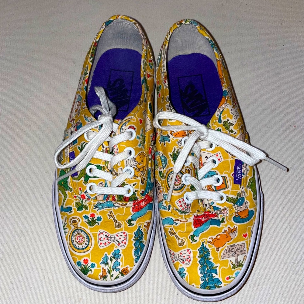 Limited Edition Alice in Wonderland Vans🐰☕️!
